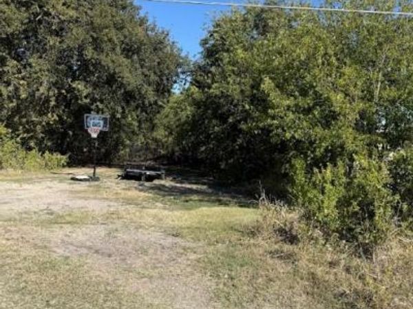 800 Arnold DR, Bartlett, TX 76511