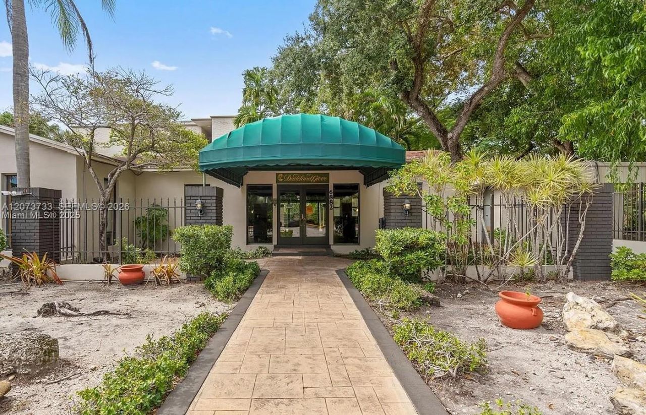 6890 N Kendall Dr , Unit B204, Pinecrest, FL 33156 Photo