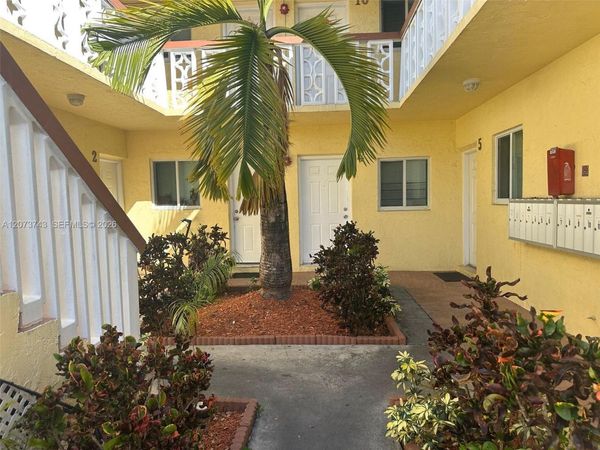 724 NE 4th St , Unit 5, Hallandale Beach, FL 33009
