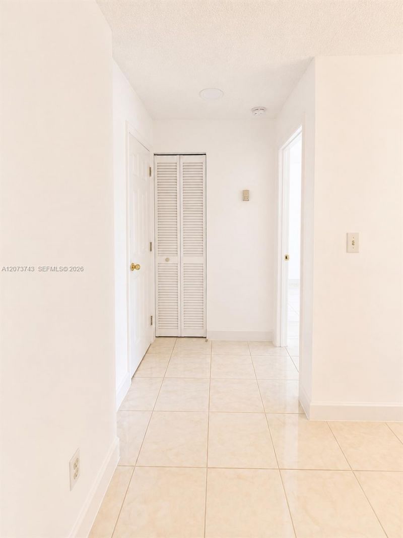 724 NE 4th St , Unit 5, Hallandale Beach, FL 33009 Photo