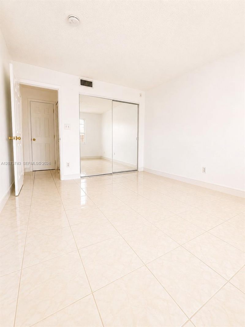 724 NE 4th St , Unit 5, Hallandale Beach, FL 33009 Photo