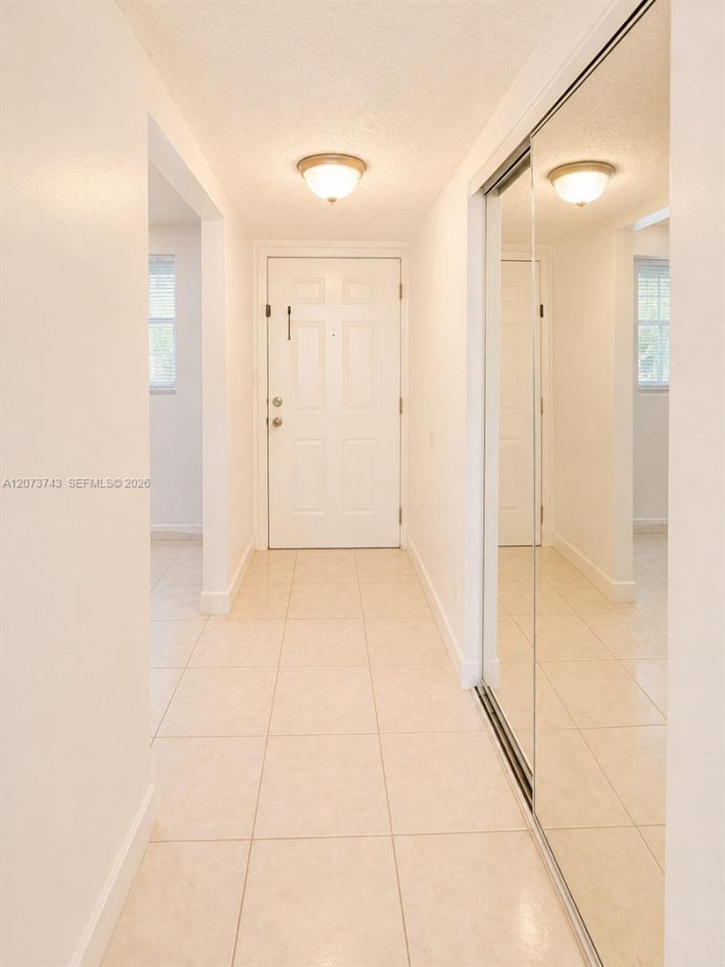 724 NE 4th St , Unit 5, Hallandale Beach, FL 33009 Photo