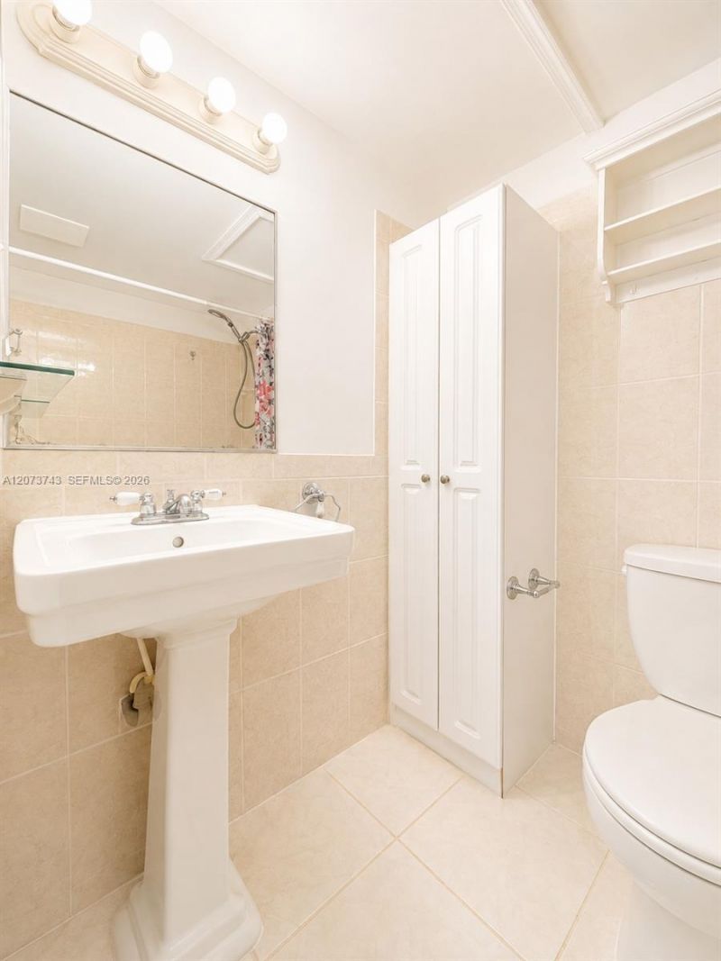 724 NE 4th St , Unit 5, Hallandale Beach, FL 33009 Photo