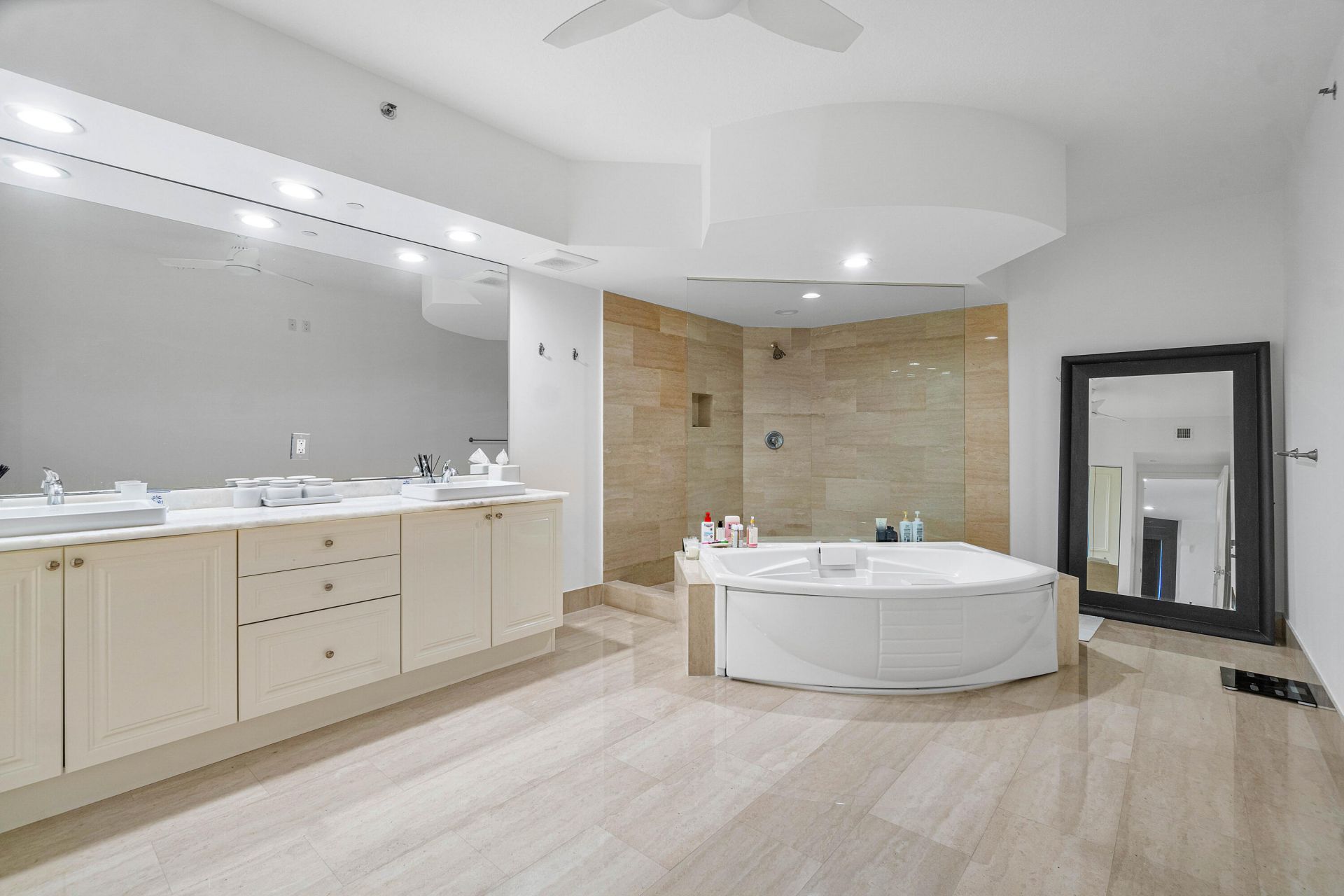 3740 S Ocean Boulevard, Unit 407, Highland Beach, FL 33487 Photo