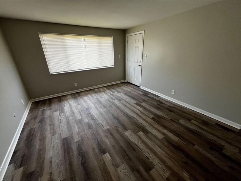 4677 Hilton Avenue, Unit D, Columbus, OH 43228 Photo 2