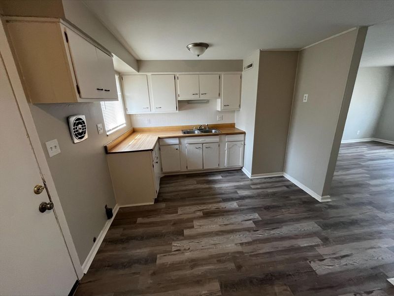 4677 Hilton Avenue, Unit D, Columbus, OH 43228 Photo 3