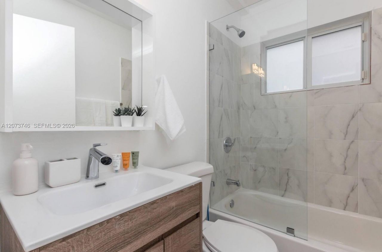 6509 NE 5th Ave , Unit Blue, Miami, FL 33138 Photo