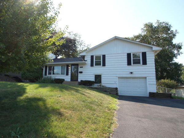 3701 Flag Avenue N, New Hope, MN 55427