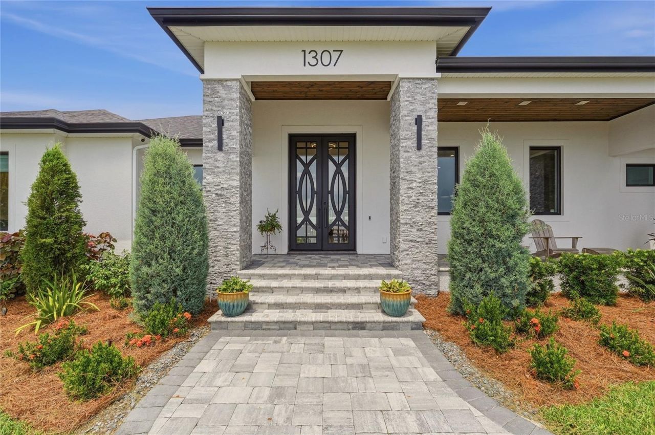 1307 N Lake Howard Drive, Winter Haven, FL 33881 Photo