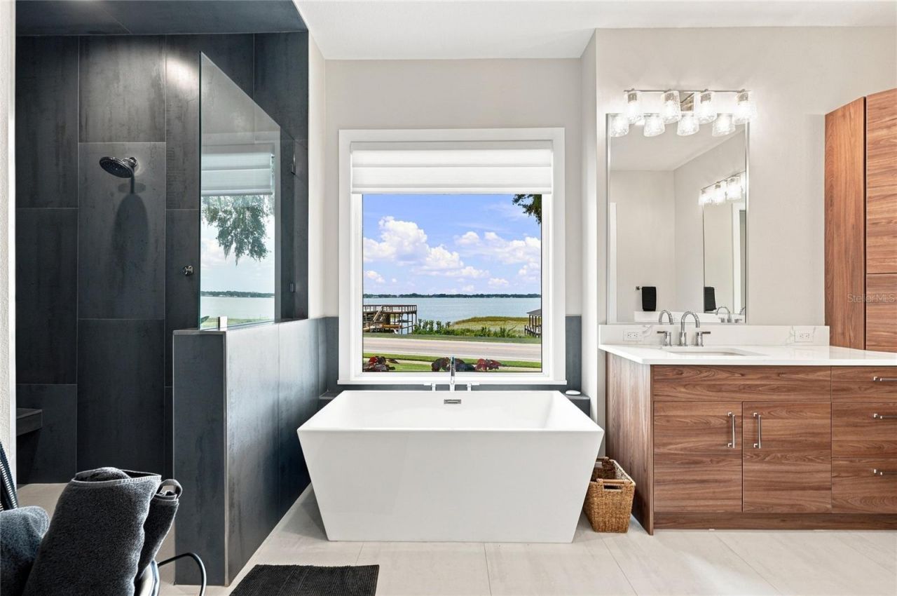 1307 N Lake Howard Drive, Winter Haven, FL 33881 Photo