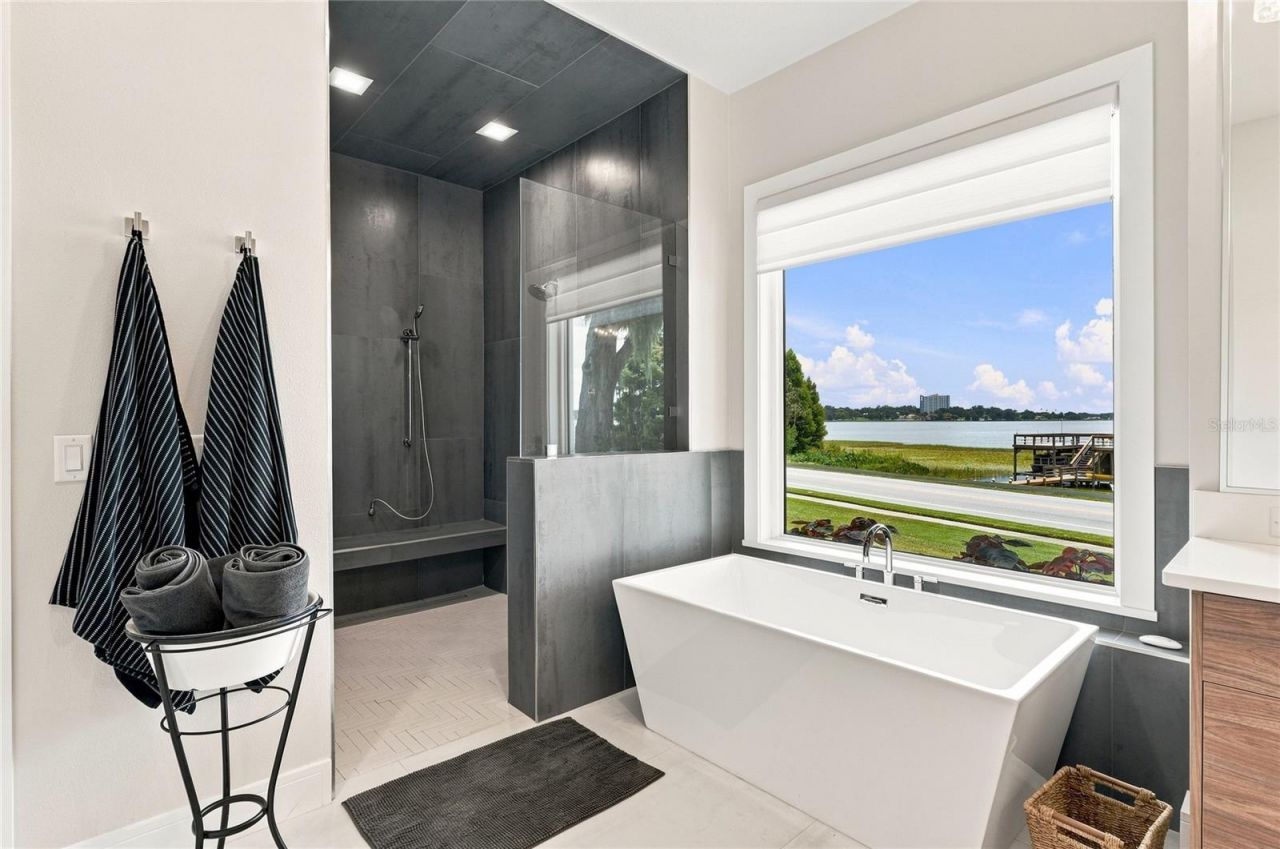1307 N Lake Howard Drive, Winter Haven, FL 33881 Photo