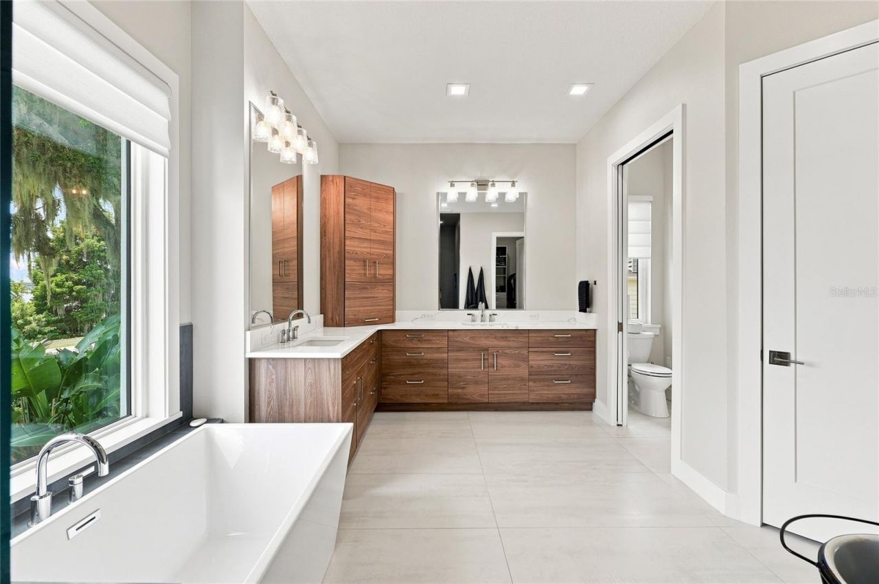 1307 N Lake Howard Drive, Winter Haven, FL 33881 Photo