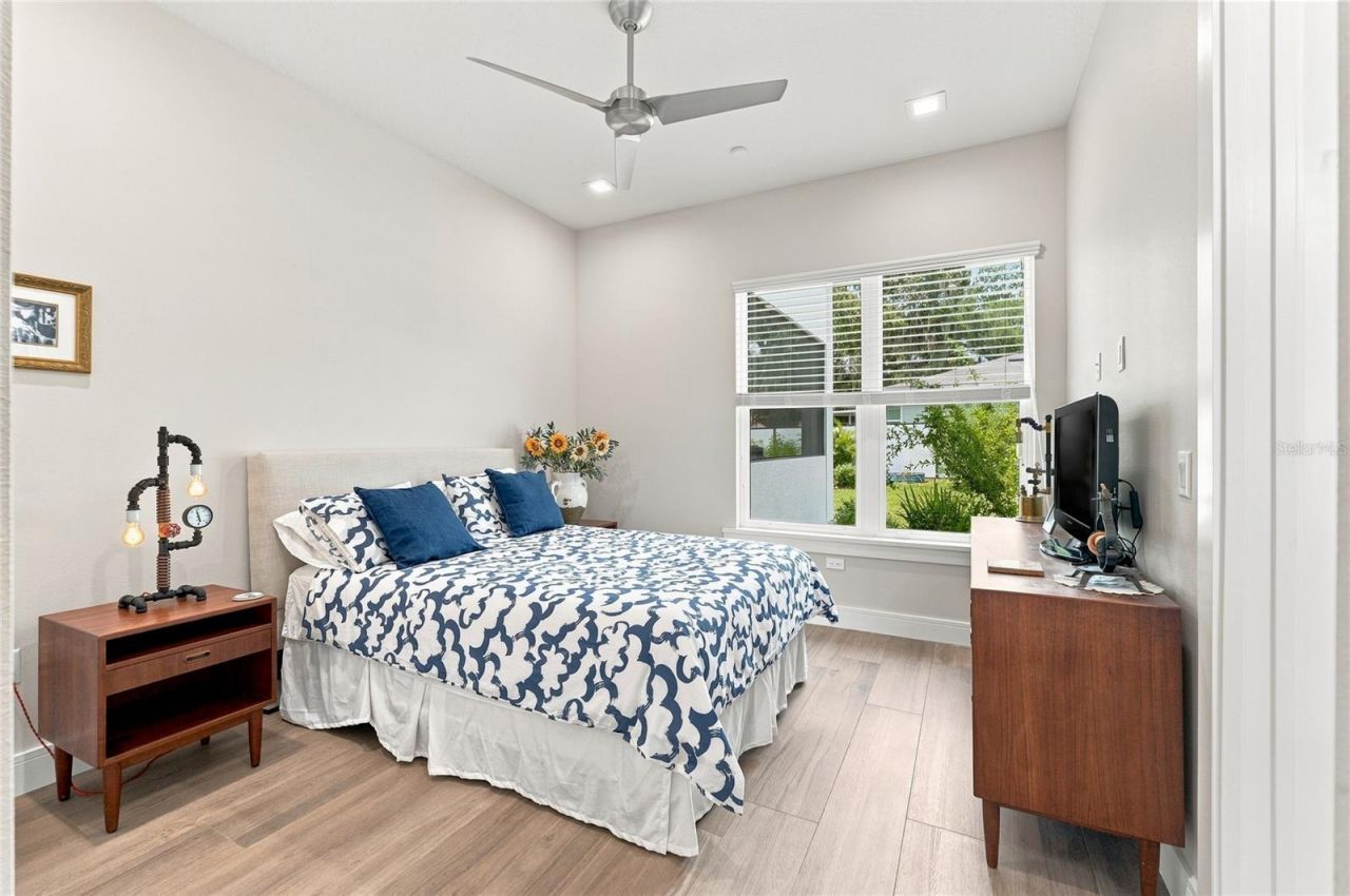 1307 N Lake Howard Drive, Winter Haven, FL 33881 Photo