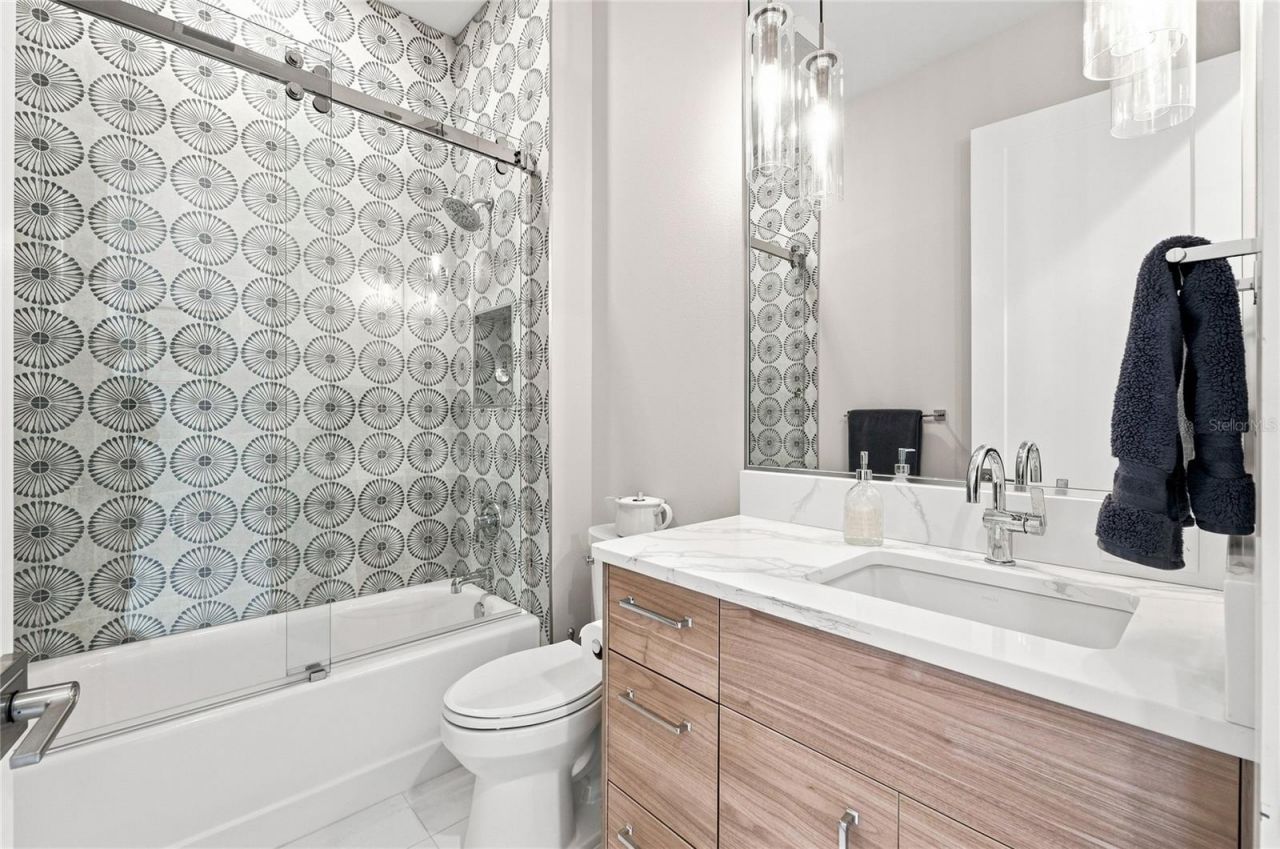 1307 N Lake Howard Drive, Winter Haven, FL 33881 Photo