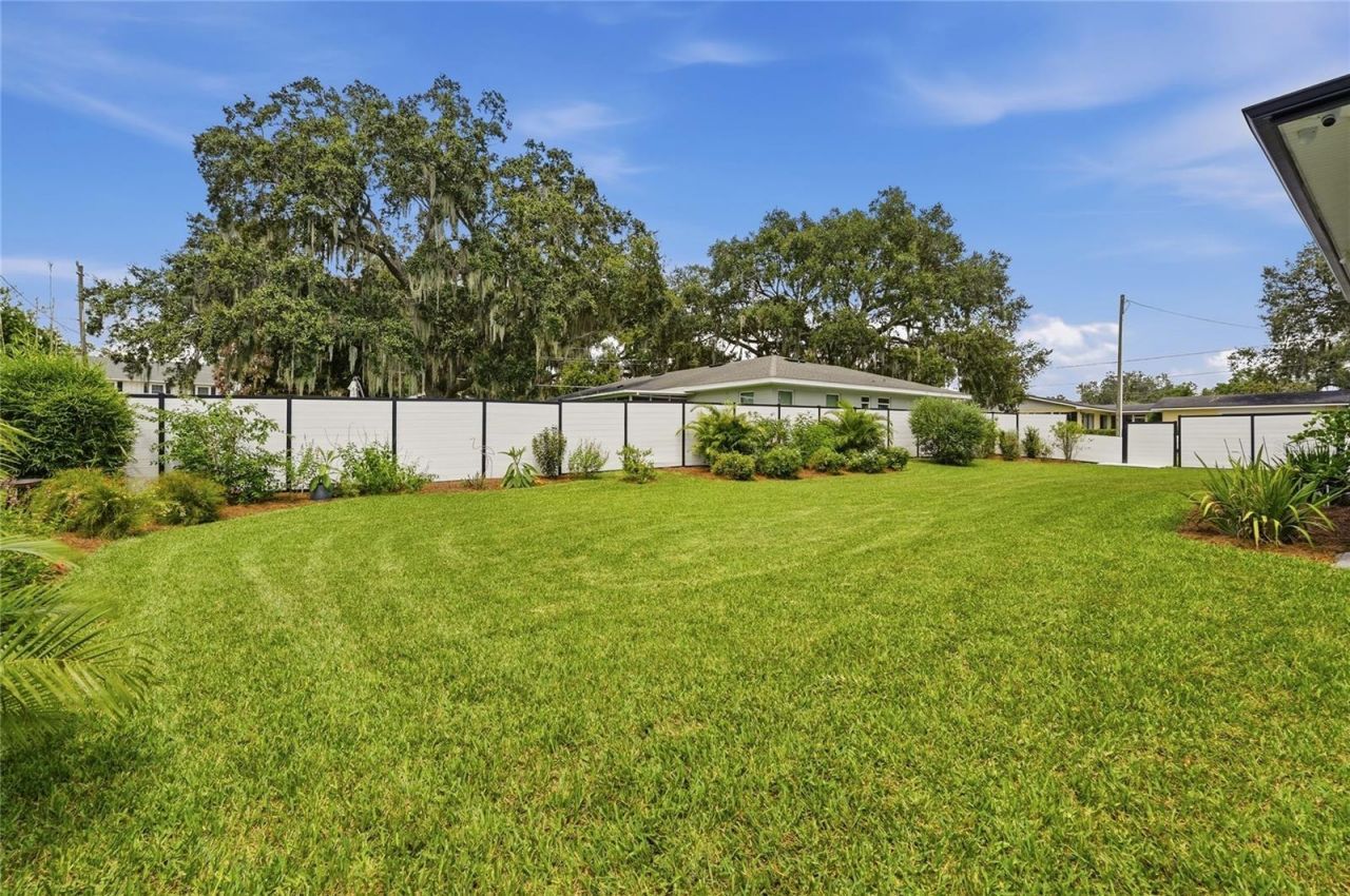 1307 N Lake Howard Drive, Winter Haven, FL 33881 Photo
