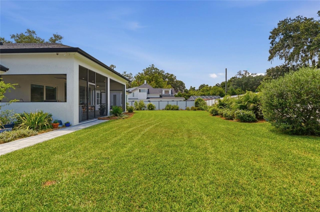 1307 N Lake Howard Drive, Winter Haven, FL 33881 Photo