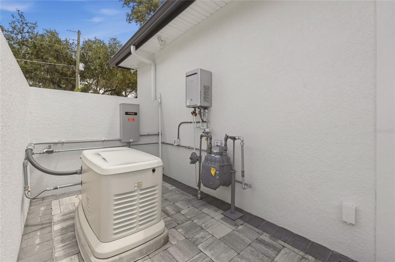 1307 N Lake Howard Drive, Winter Haven, FL 33881 Photo