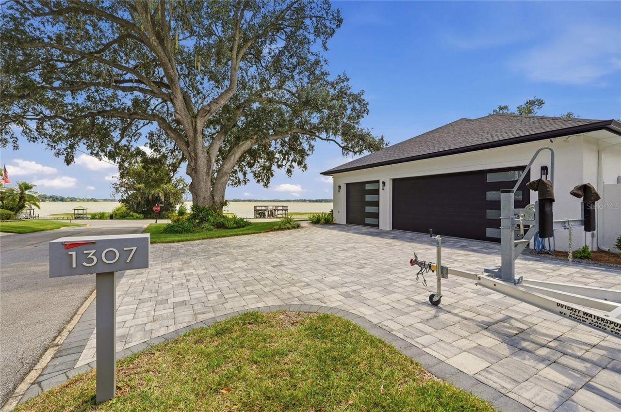 1307 N Lake Howard Drive, Winter Haven, FL 33881 Photo