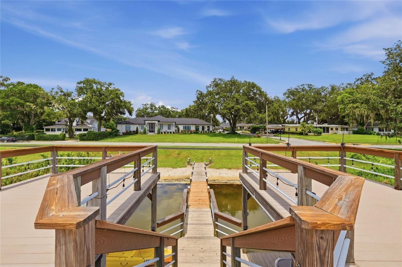 1307 N Lake Howard Drive, Winter Haven, FL 33881 Photo