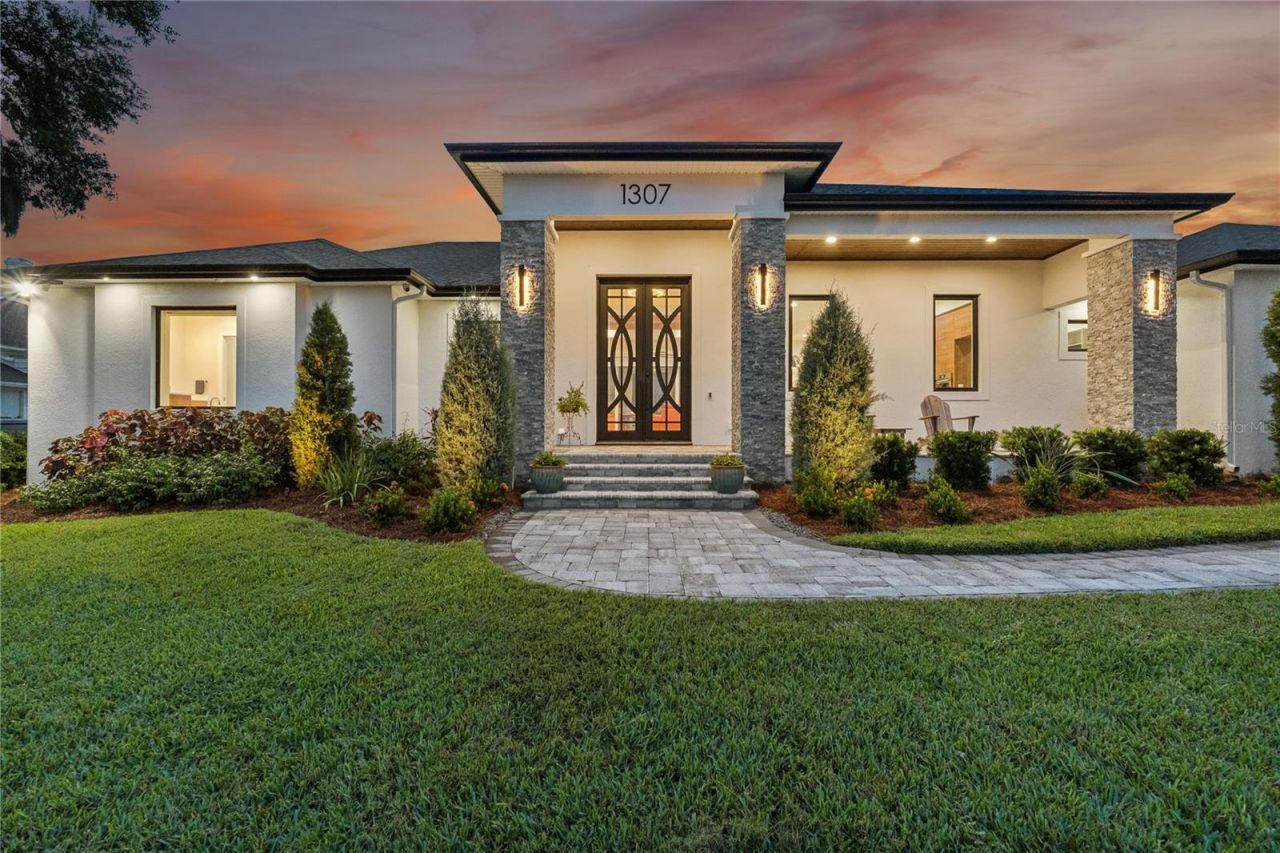 1307 N Lake Howard Drive, Winter Haven, FL 33881 Photo