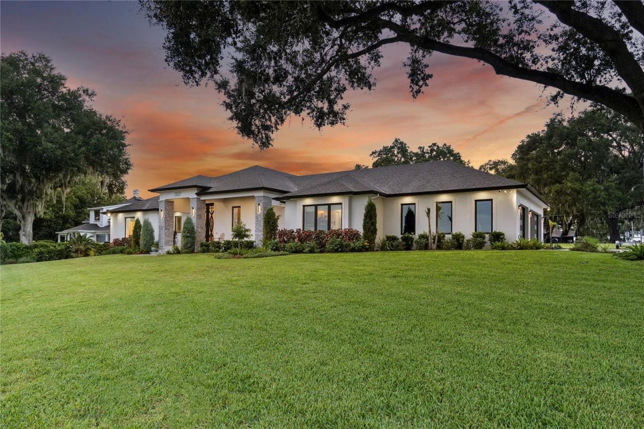 1307 N Lake Howard Drive, Winter Haven, FL 33881 Photo