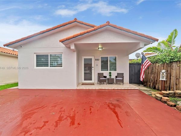 980 W 43rd Pl , Hialeah, FL 33012