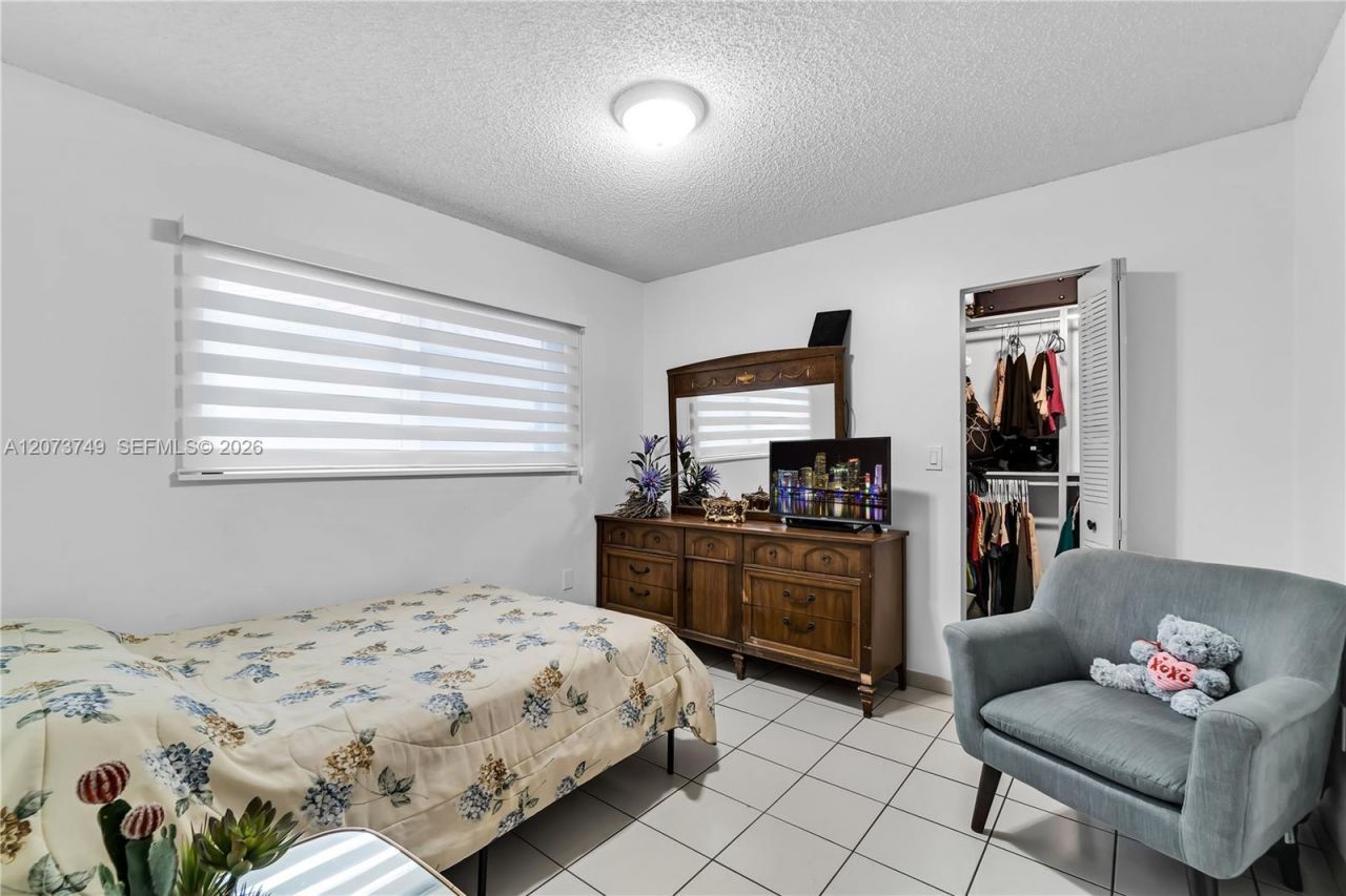 980 W 43rd Pl , Hialeah, FL 33012 Photo