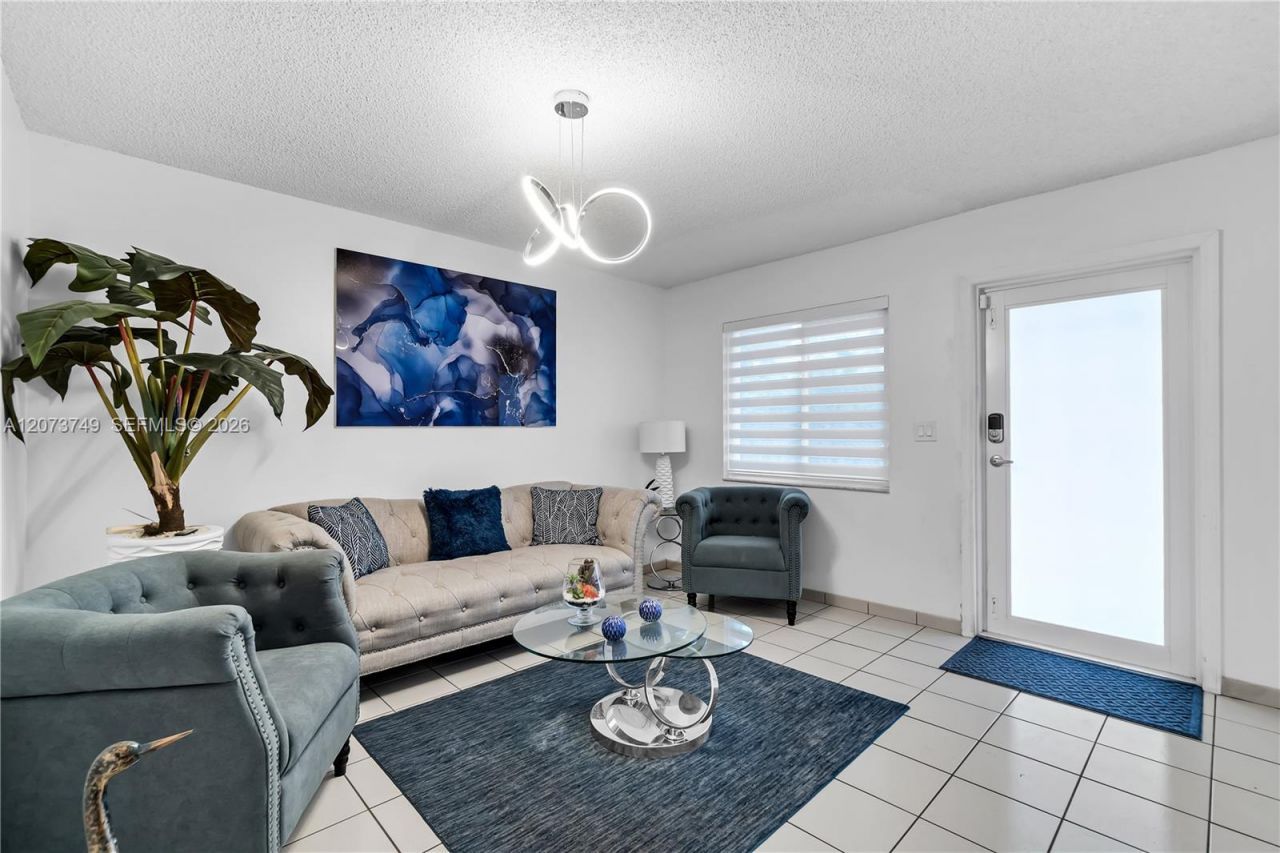 980 W 43rd Pl , Hialeah, FL 33012 Photo