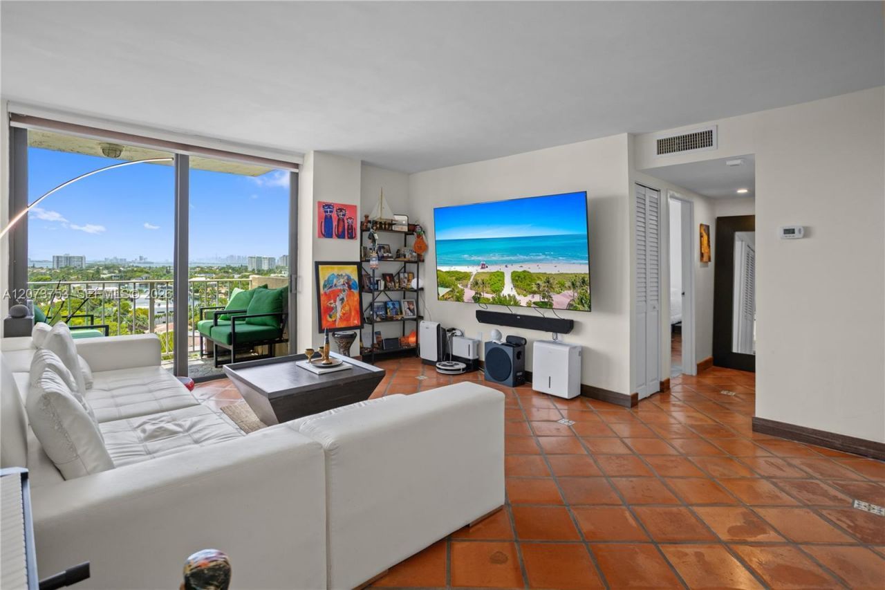 2350 NE 135th St, Unit 1204, North Miami, FL 33181 Photo