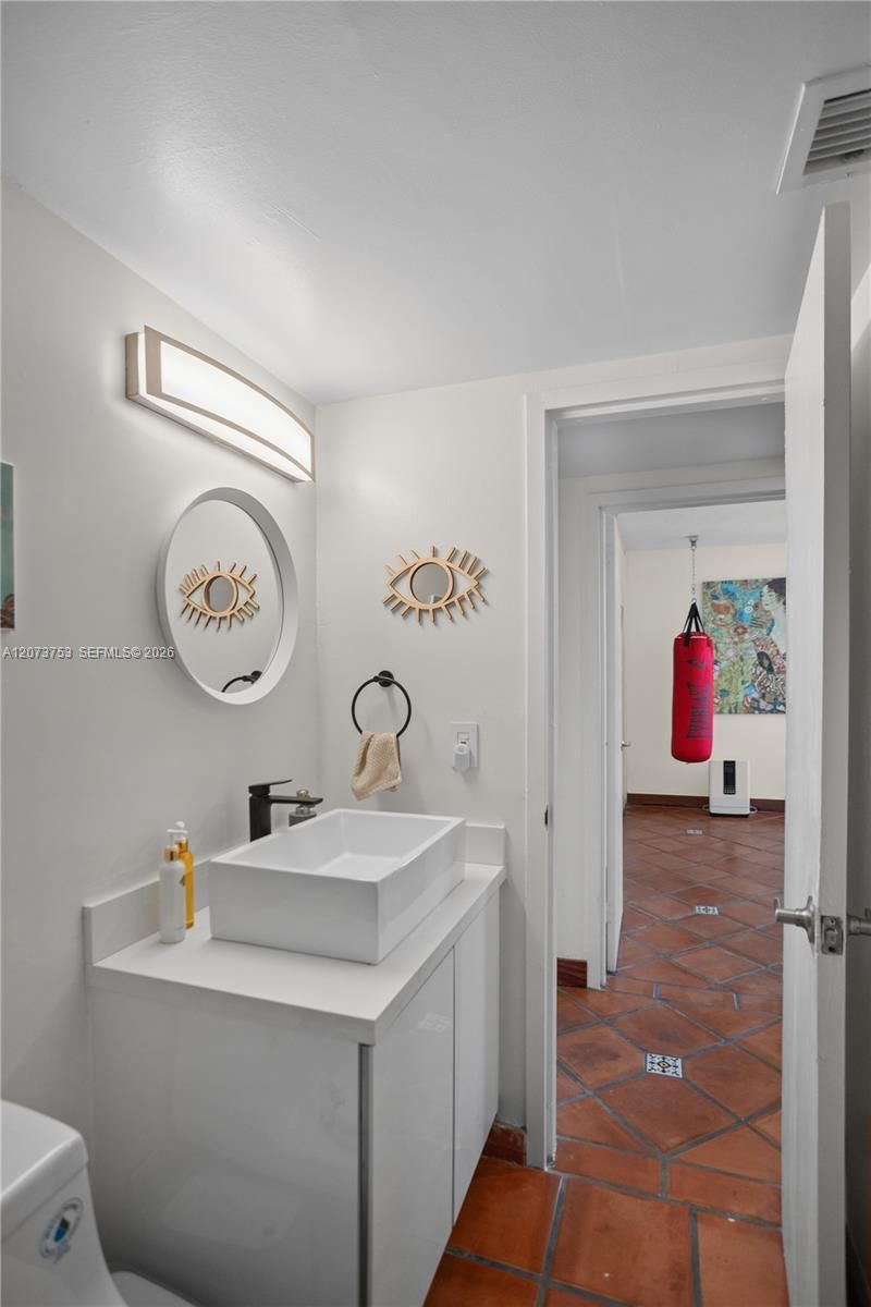 2350 NE 135th St, Unit 1204, North Miami, FL 33181 Photo
