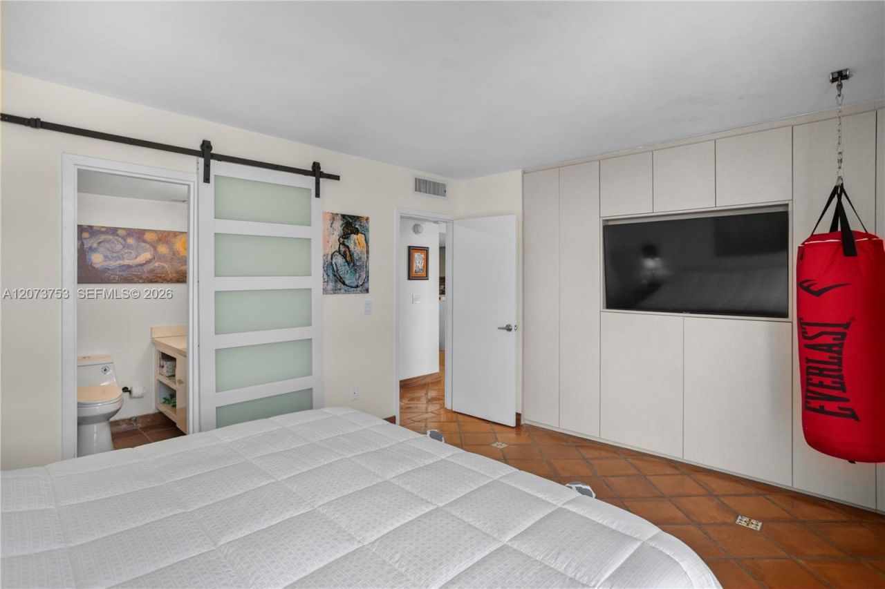2350 NE 135th St, Unit 1204, North Miami, FL 33181 Photo
