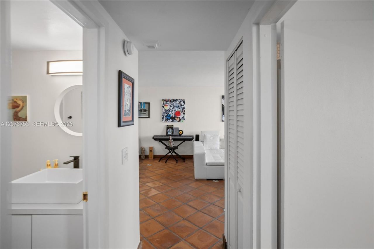 2350 NE 135th St, Unit 1204, North Miami, FL 33181 Photo