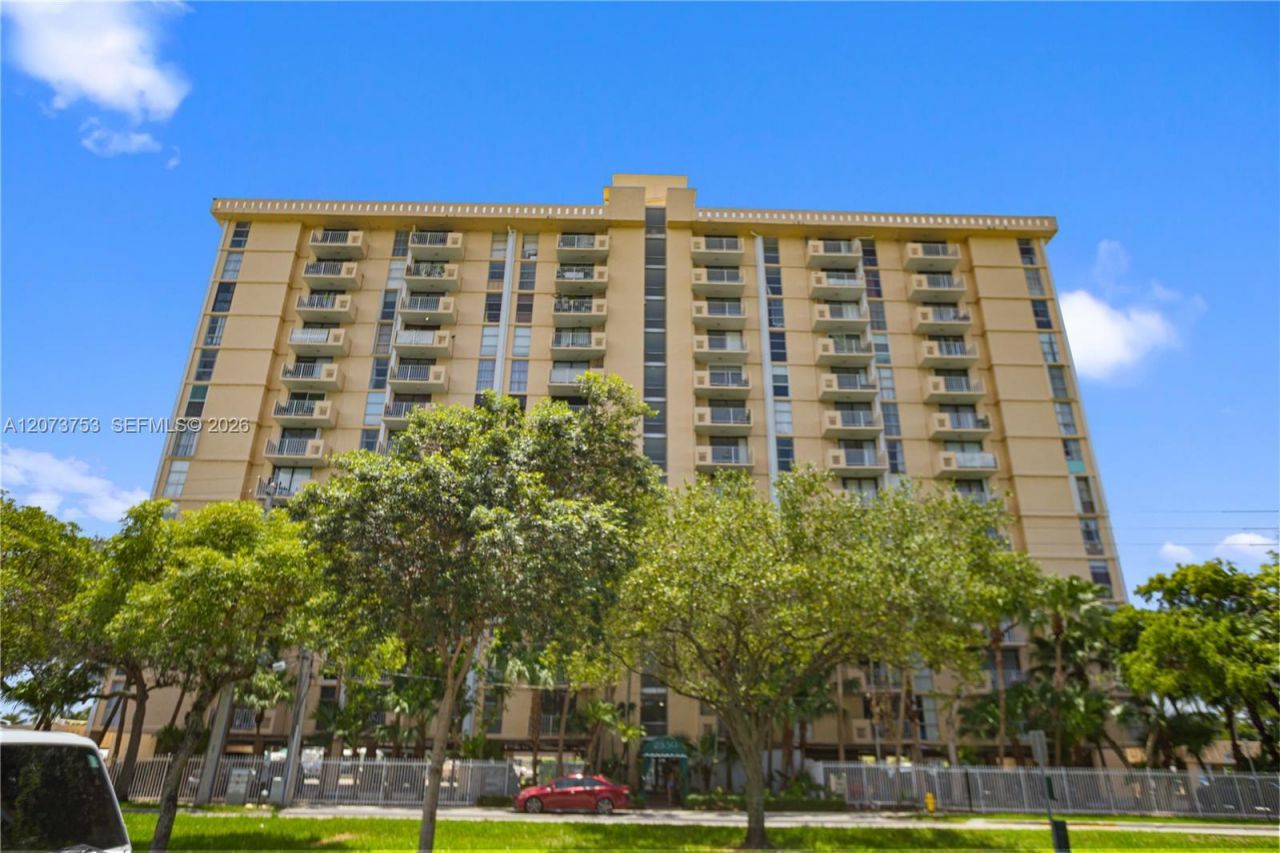 2350 NE 135th St, Unit 1204, North Miami, FL 33181 Photo