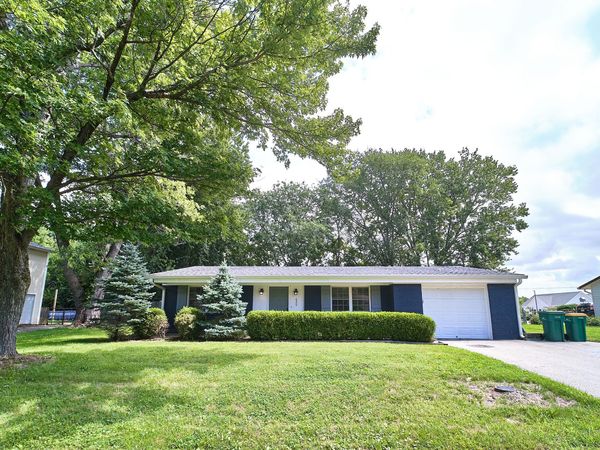 635 Lake View Drive, Zionsville, IN 46077