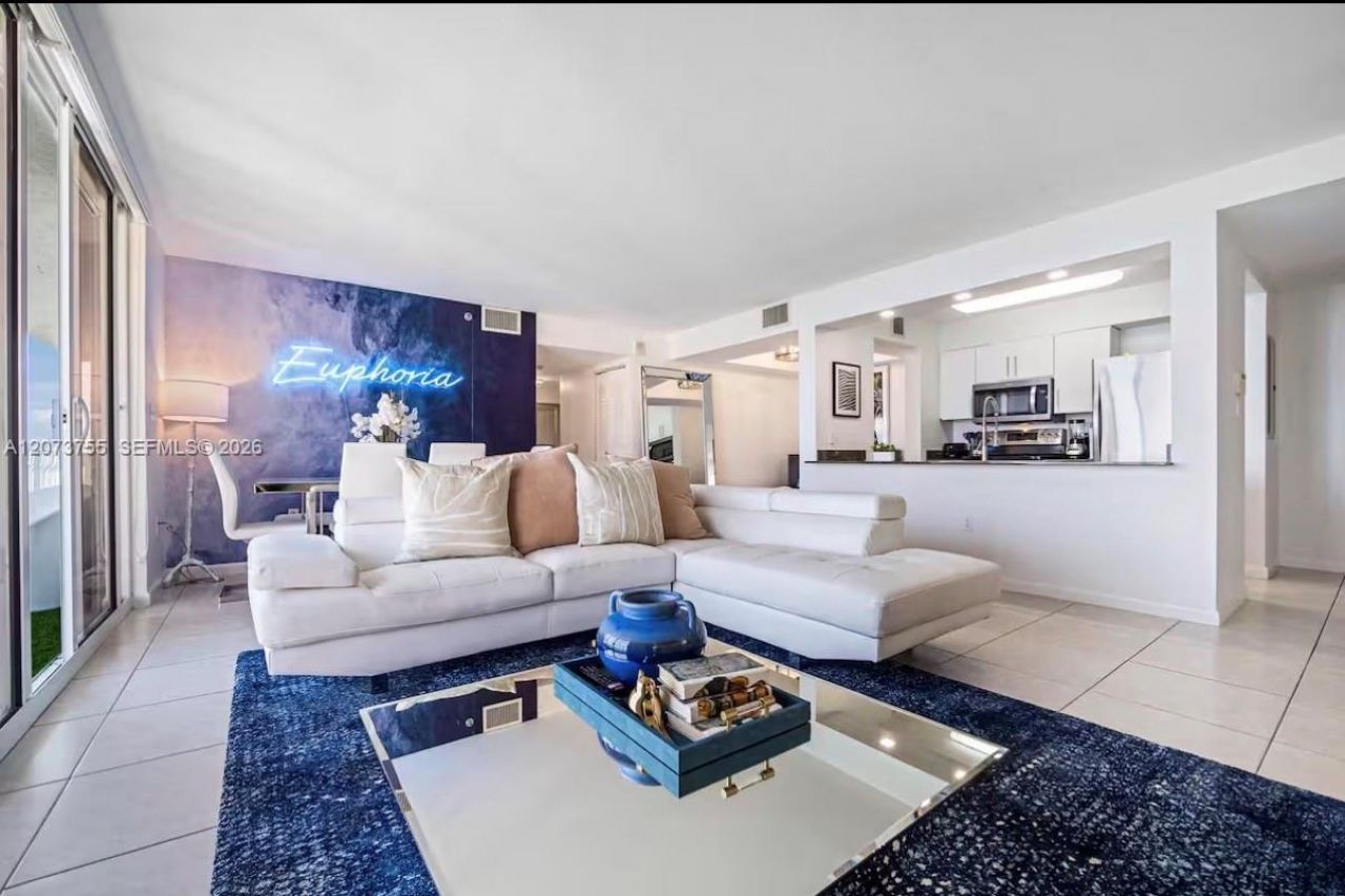 1200 Brickell Bay Dr, Unit 4101, Miami, FL 33131 Photo
