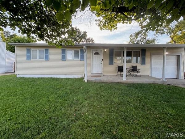 3319 Royal Domain Drive , St Charles, MO 63301
