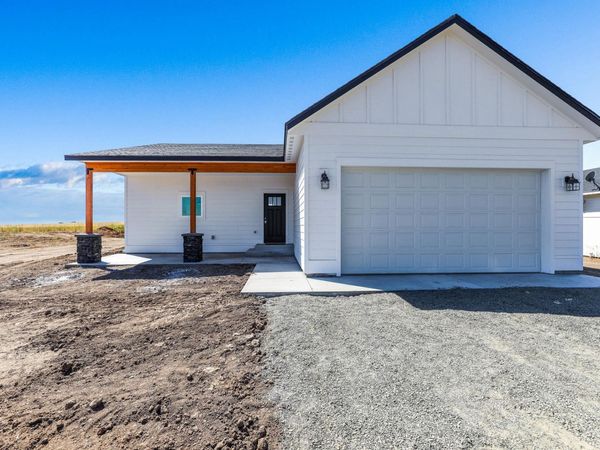 635 E Summit St, Reardan, WA 99029