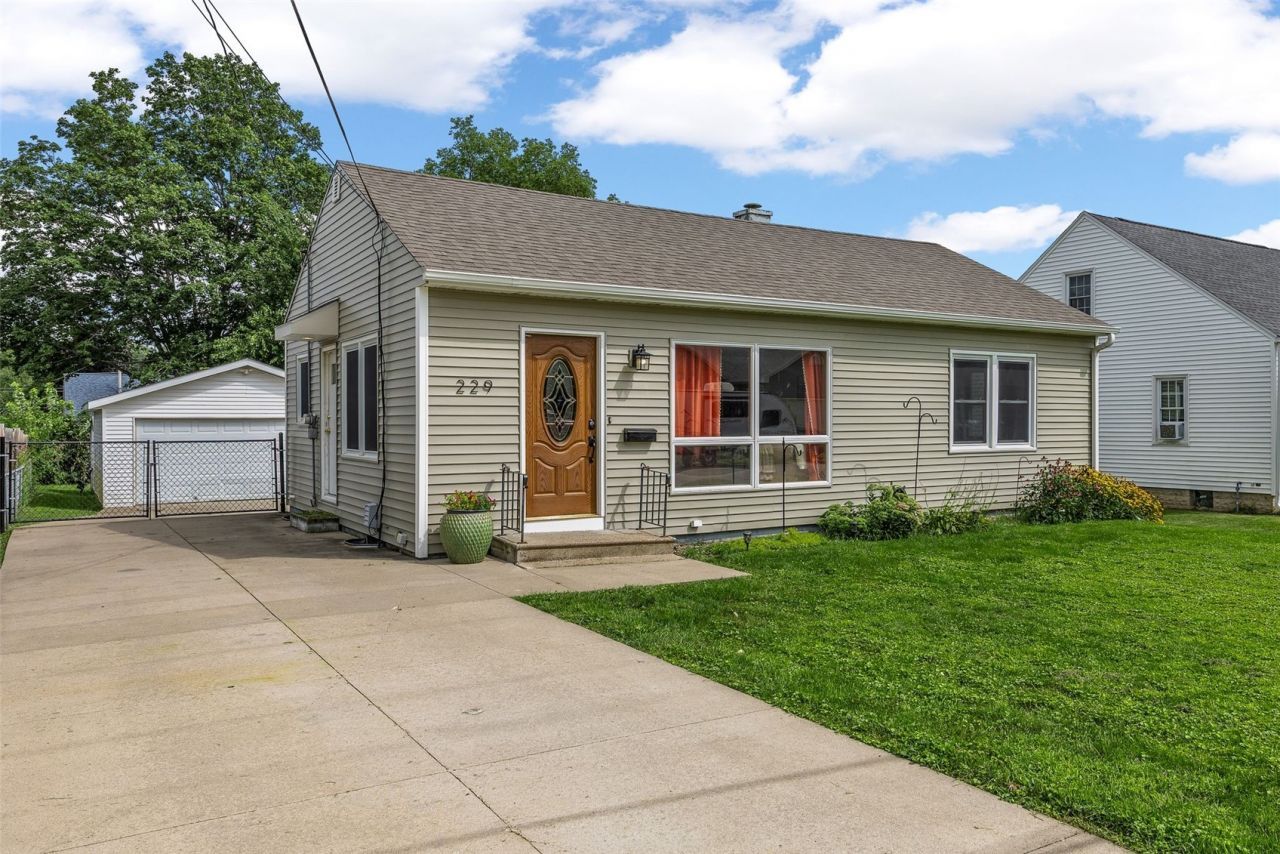 229 21st Street Nw, Cedar Rapids, IA 52405 Main Photo