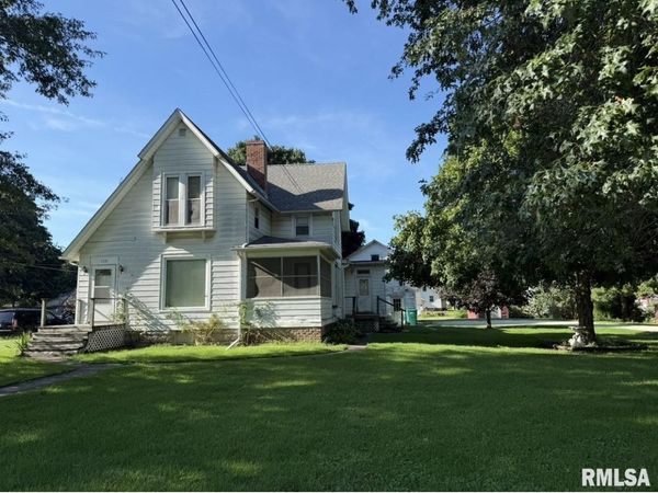 135 W BROADWAY Street, Roseville, IL 61473