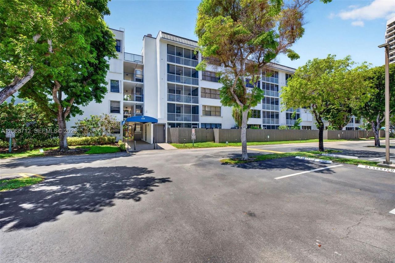 3350 NE 192nd St, Unit 5H-B, Aventura, FL 33180 Photo