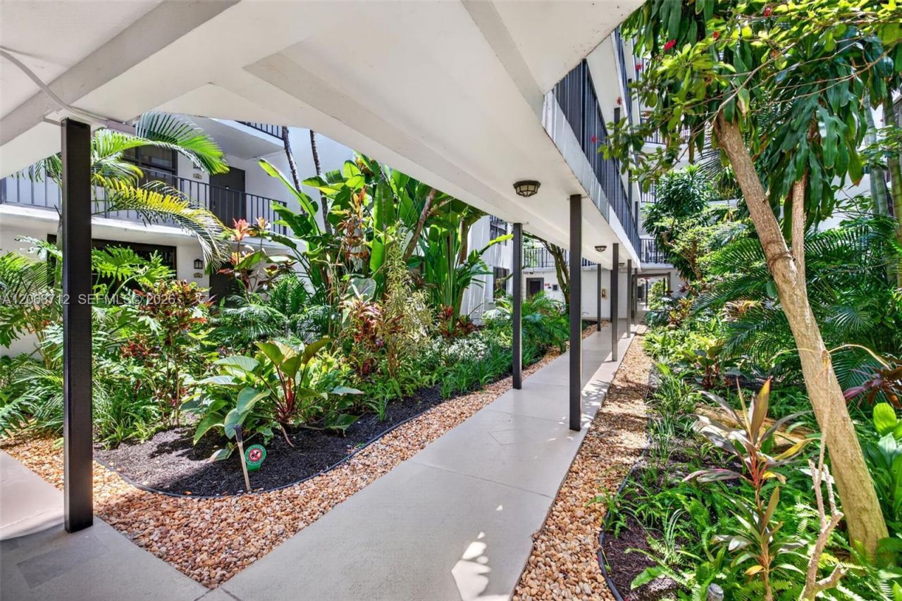 3350 NE 192nd St, Unit 5H-B, Aventura, FL 33180 Photo
