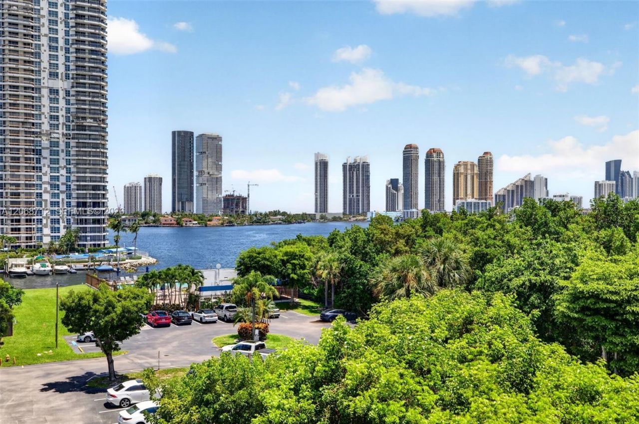 3350 NE 192nd St, Unit 5H-B, Aventura, FL 33180 Photo