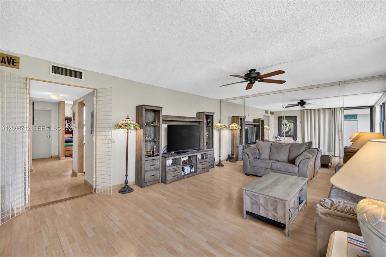3350 NE 192nd St, Unit 5H-B, Aventura, FL 33180 Photo