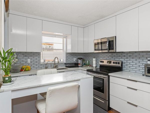 5300 Washington St , Unit E209, Hollywood, FL 33021