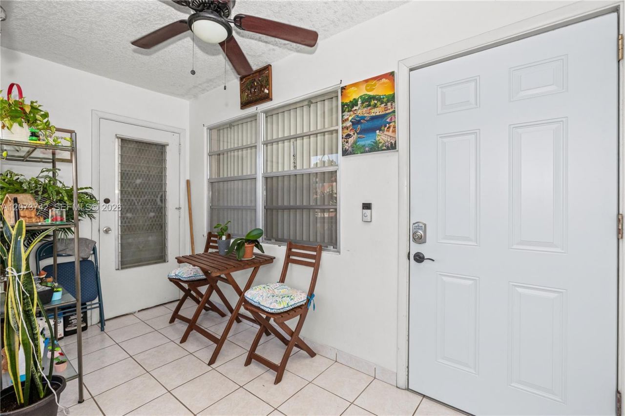 5300 Washington St , Unit E209, Hollywood, FL 33021 Photo
