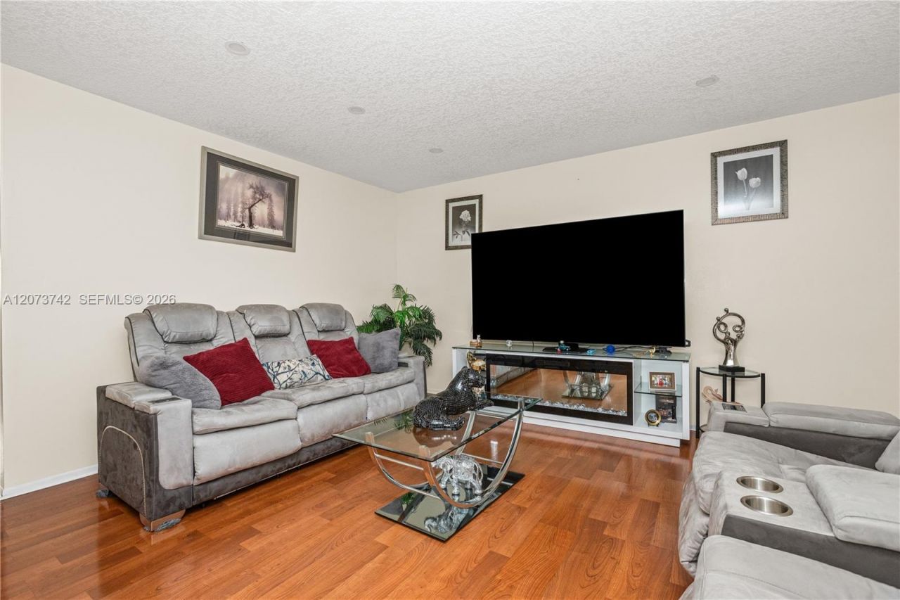 5300 Washington St , Unit E209, Hollywood, FL 33021 Photo