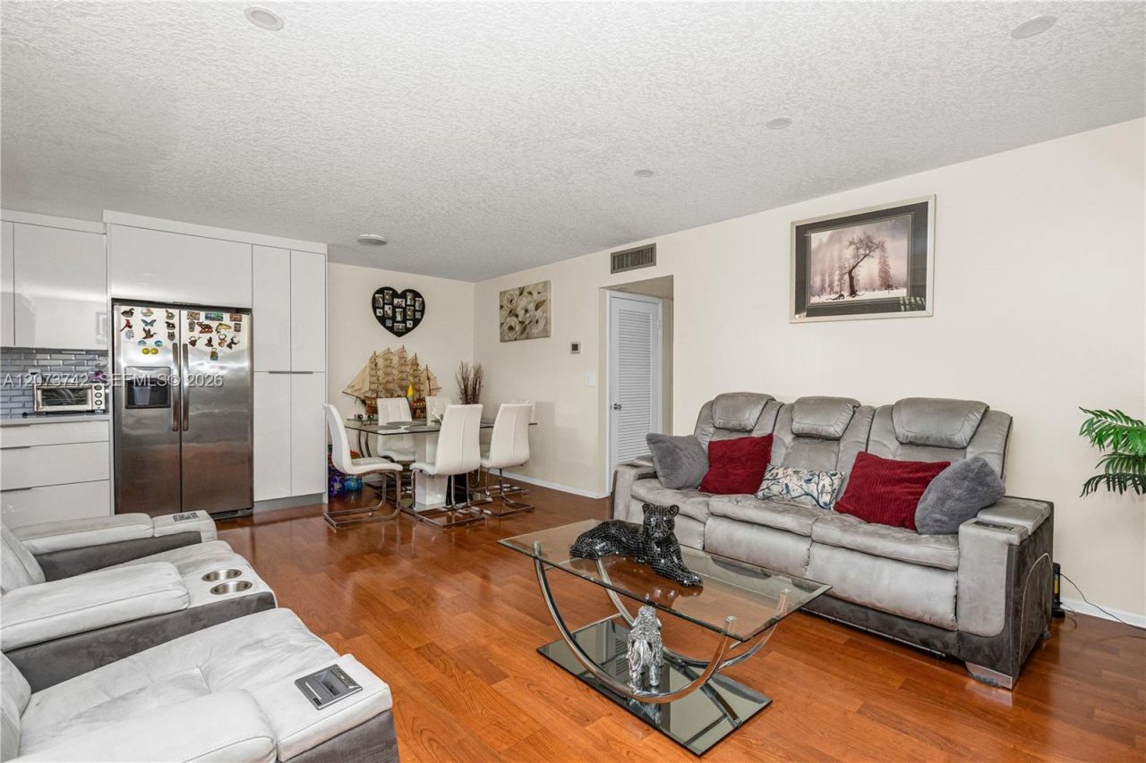 5300 Washington St , Unit E209, Hollywood, FL 33021 Photo