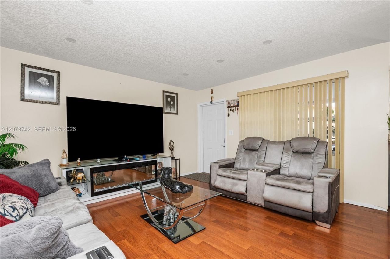 5300 Washington St , Unit E209, Hollywood, FL 33021 Photo