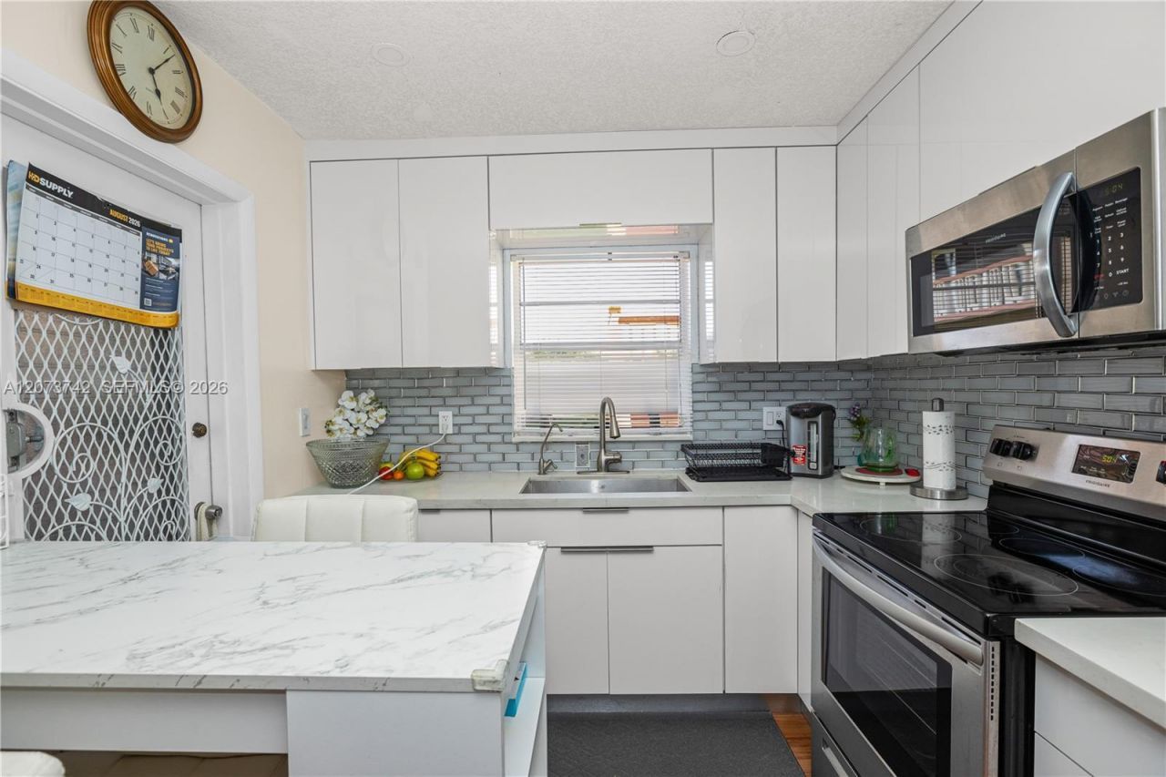 5300 Washington St , Unit E209, Hollywood, FL 33021 Photo