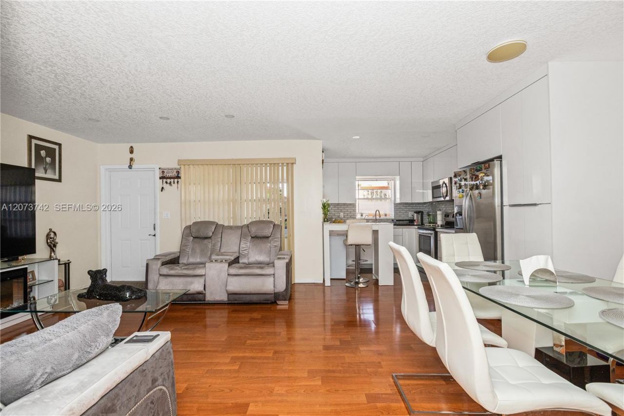 5300 Washington St , Unit E209, Hollywood, FL 33021 Photo